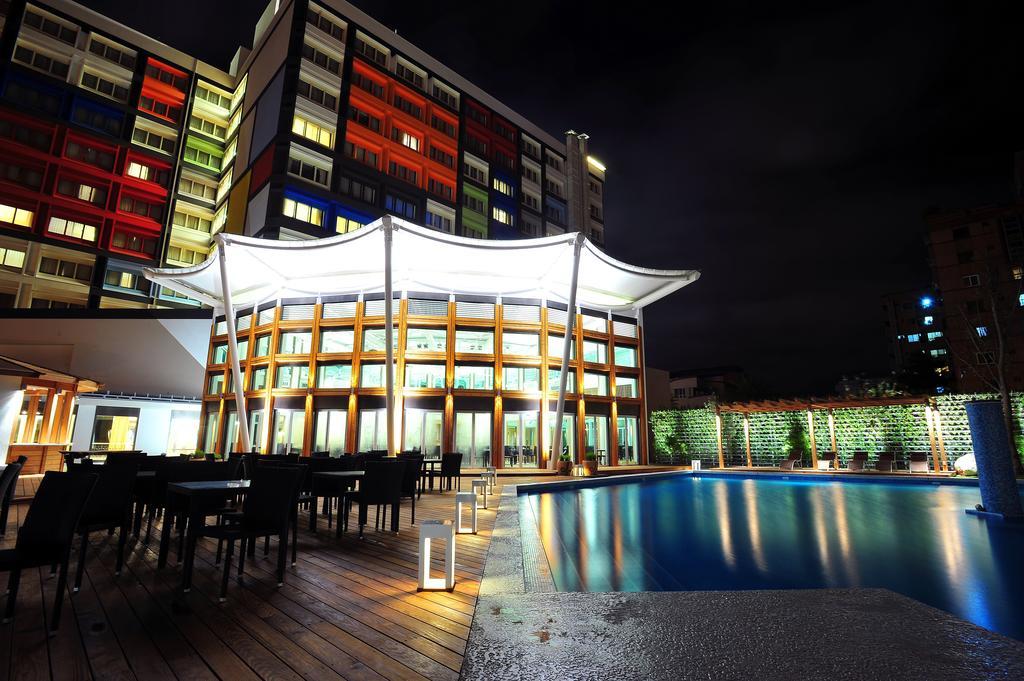 فندق شاتو دي شاين هوالين مدينة هوالين المظهر الخارجي الصورة The swimming pool at the hotel