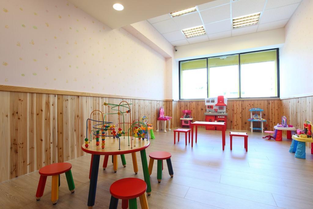 فندق شاتو دي شاين هوالين مدينة هوالين المظهر الخارجي الصورة A classroom at the International School of Toulouse