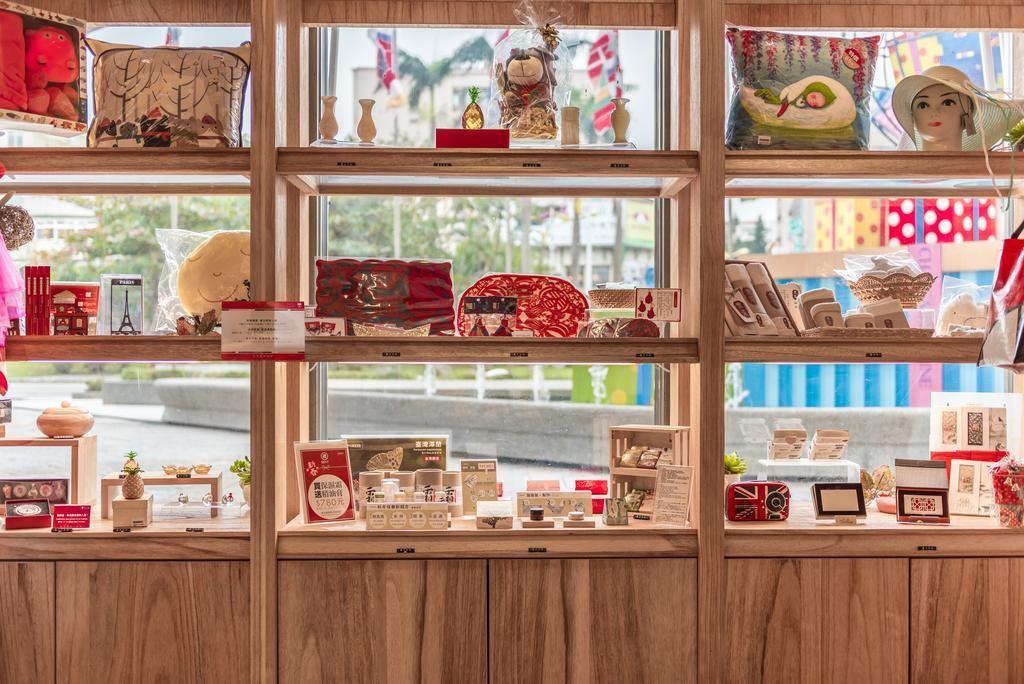 فندق شاتو دي شاين هوالين مدينة هوالين المظهر الخارجي الصورة Souvenir shop at the station