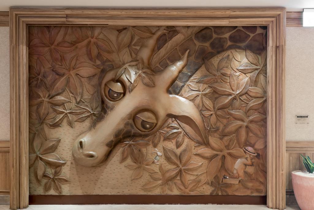 فندق شاتو دي شاين هوالين مدينة هوالين المظهر الخارجي الصورة The sculpture of the head of a horse