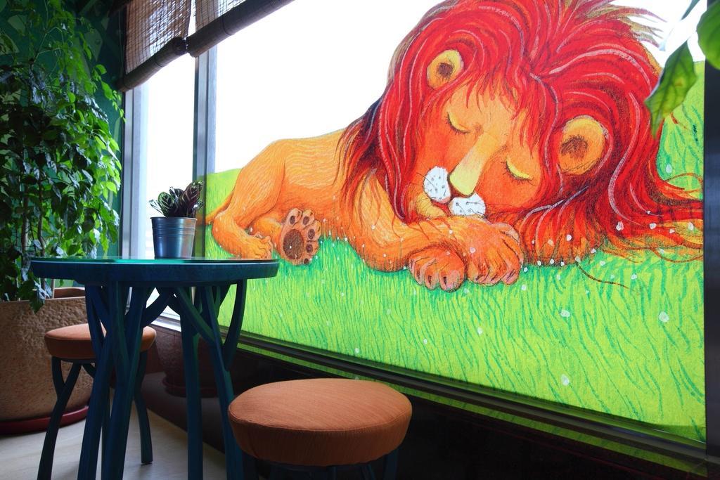 فندق شاتو دي شاين هوالين مدينة هوالين المظهر الخارجي الصورة The Lion King mural at the Lion King Cafe