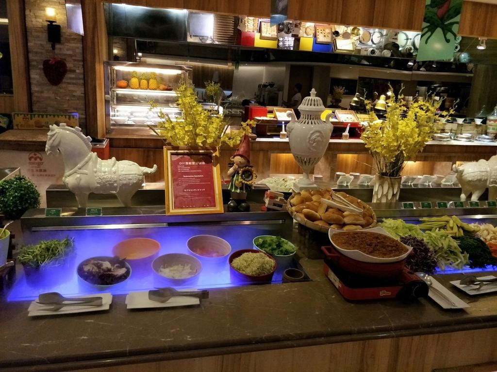 فندق شاتو دي شاين هوالين مدينة هوالين المظهر الخارجي الصورة A salad bar
